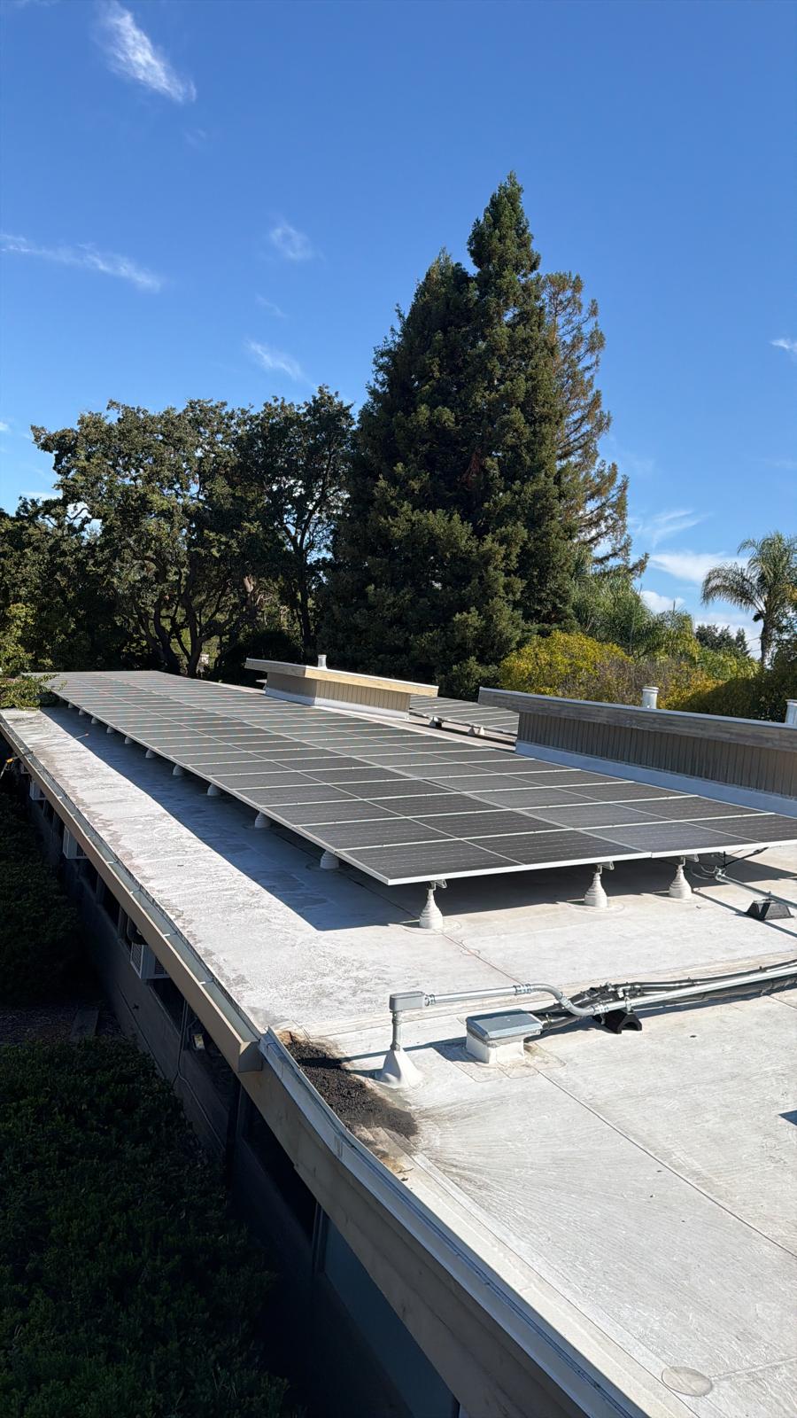 Rooftop solar panel array finish